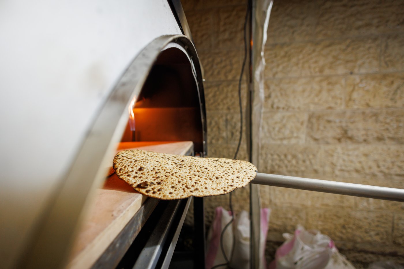 הגר"מ שטרנבוך באפיית מצות