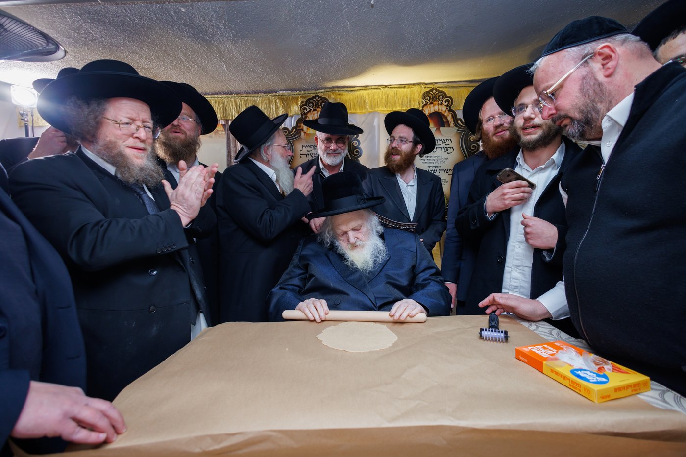 הגר"מ שטרנבוך באפיית מצות