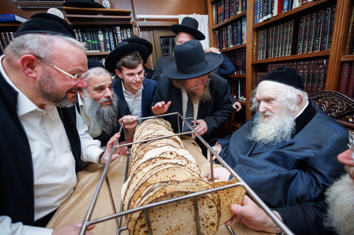 הגר"מ שטרנבוך באפיית מצות