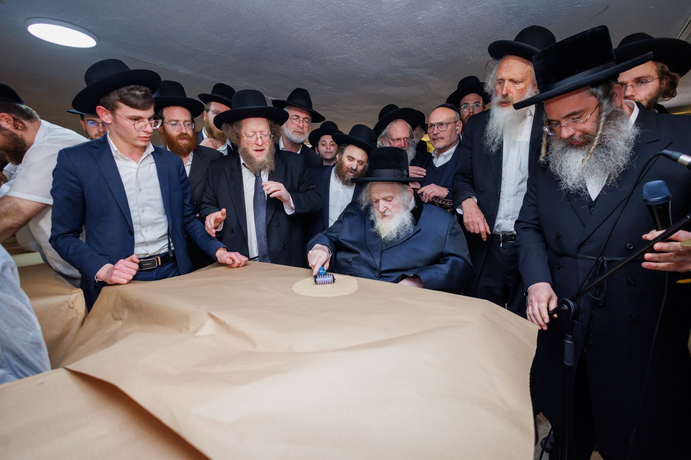 הגר"מ שטרנבוך באפיית מצות