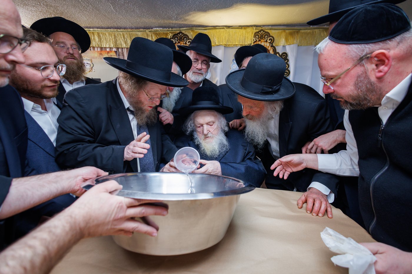 הגר"מ שטרנבוך באפיית מצות