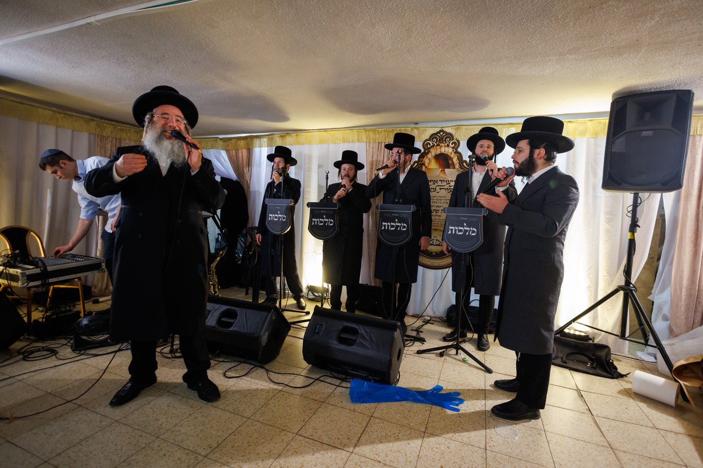 הגר"מ שטרנבוך באפיית מצות