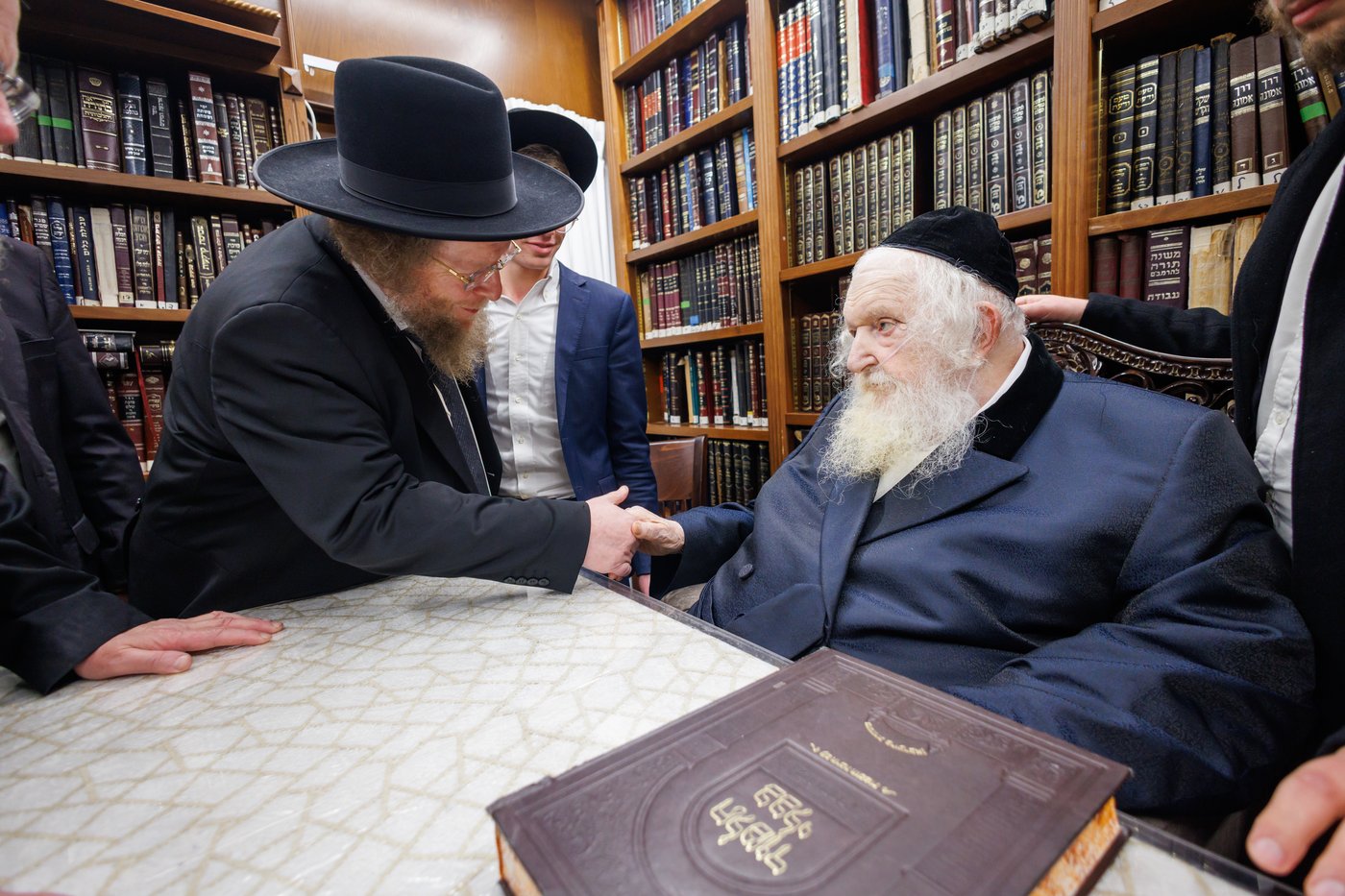 הגר"מ שטרנבוך באפיית מצות