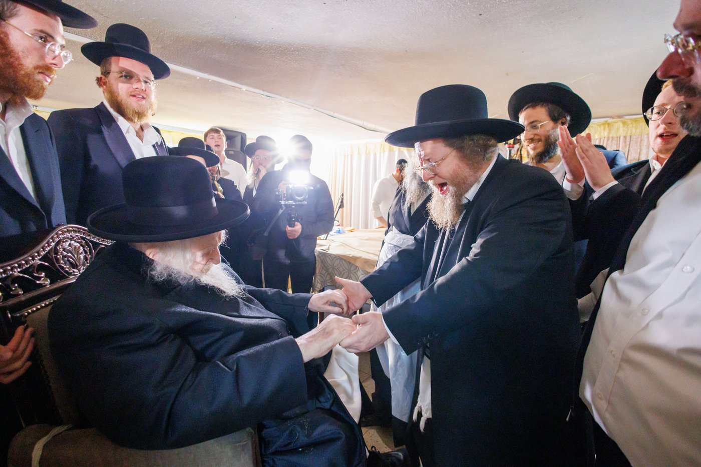 הגר"מ שטרנבוך באפיית מצות