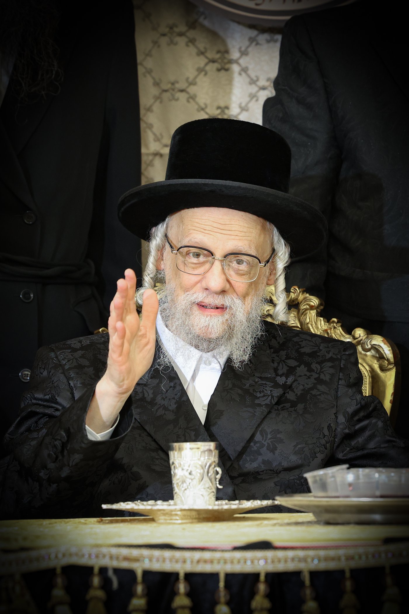 הכנסת ס"ת לקהל חסידים בחיפה