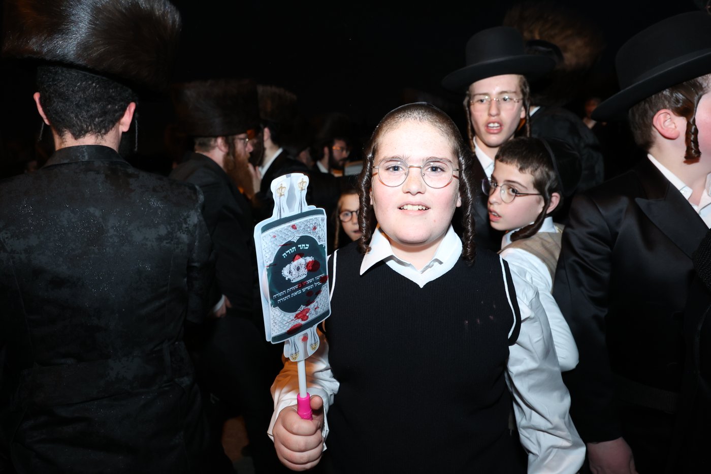 הכנסת ס"ת לקהל חסידים בחיפה