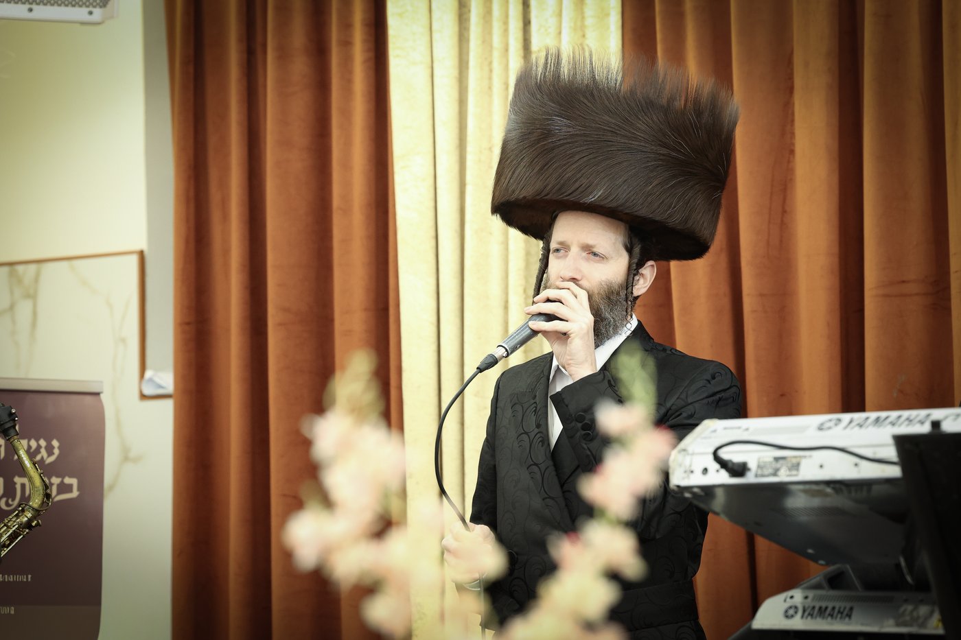 הכנסת ס"ת לקהל חסידים בחיפה