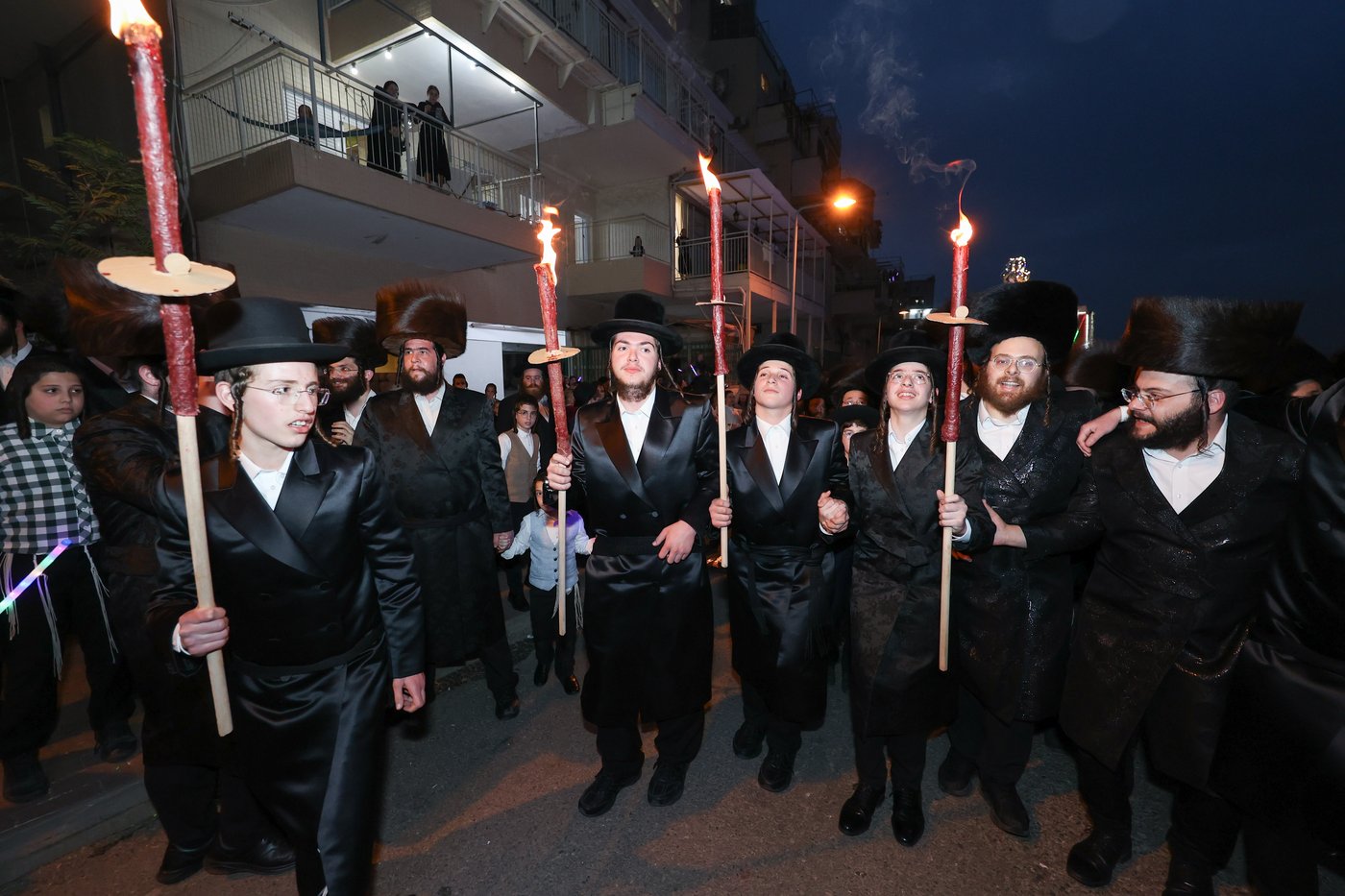 הכנסת ס"ת לקהל חסידים בחיפה