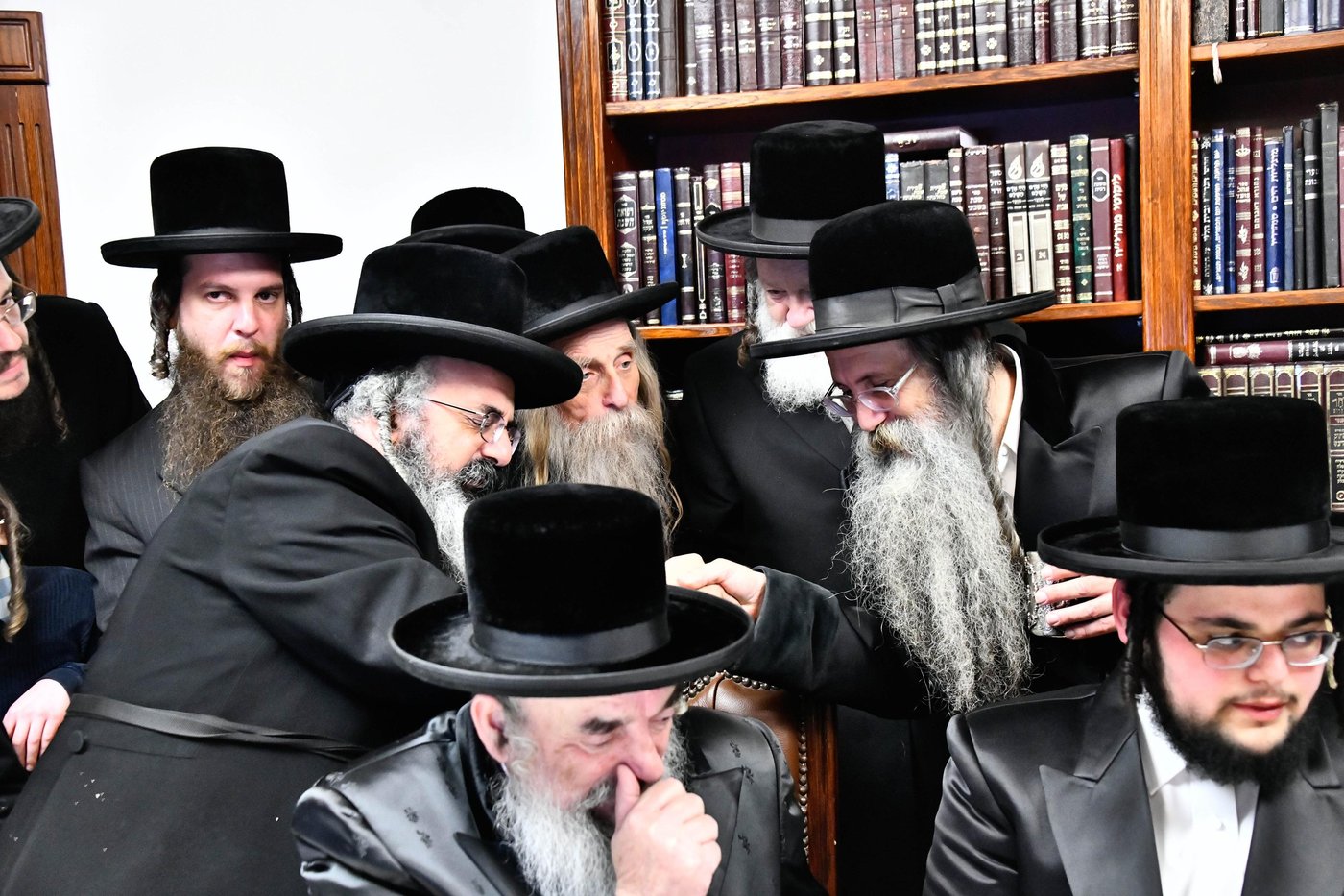 מסיבת הלחיים בבית האדמו"ר ממודז'יץ