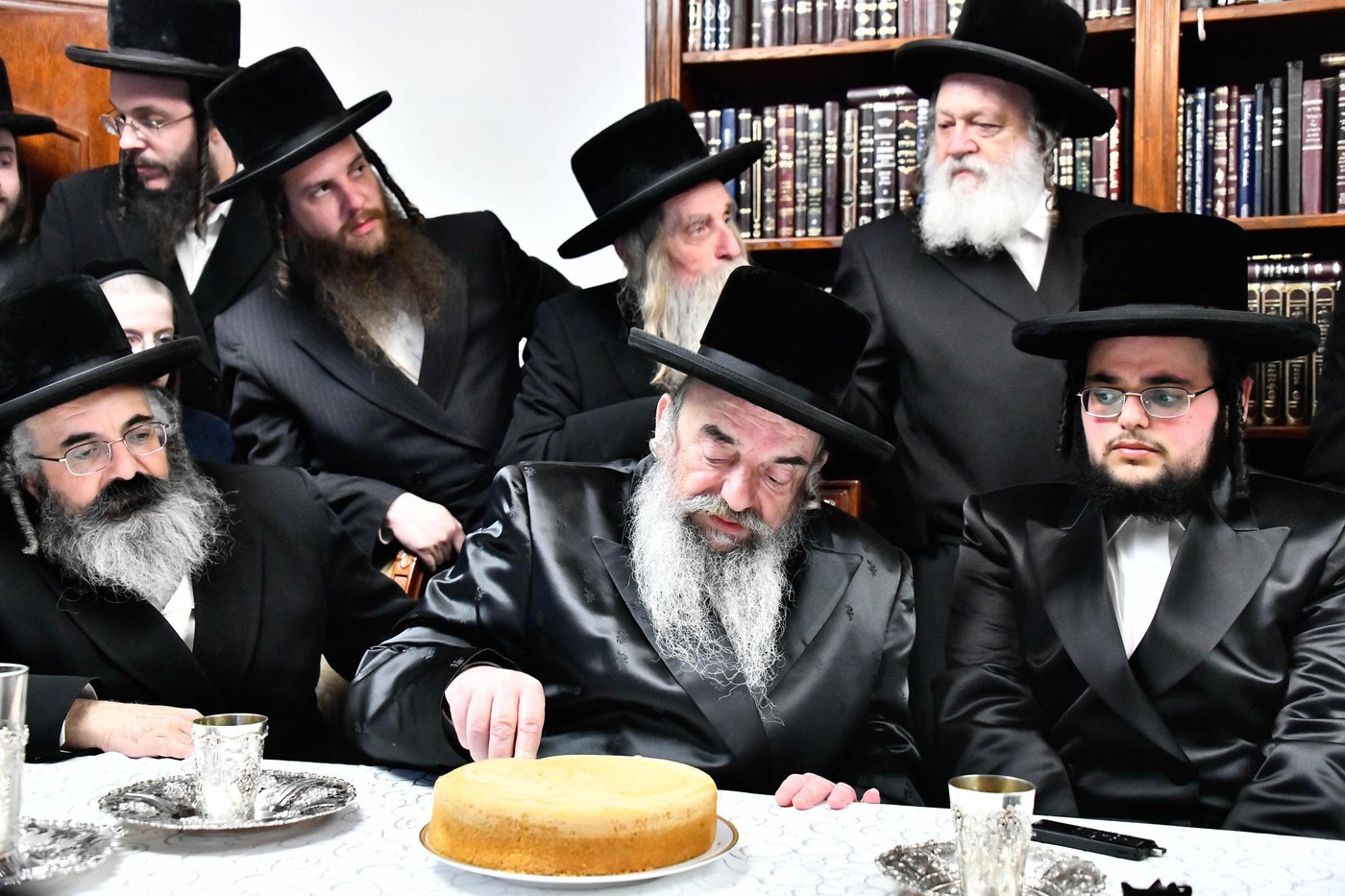 מסיבת הלחיים בבית האדמו"ר ממודז'יץ