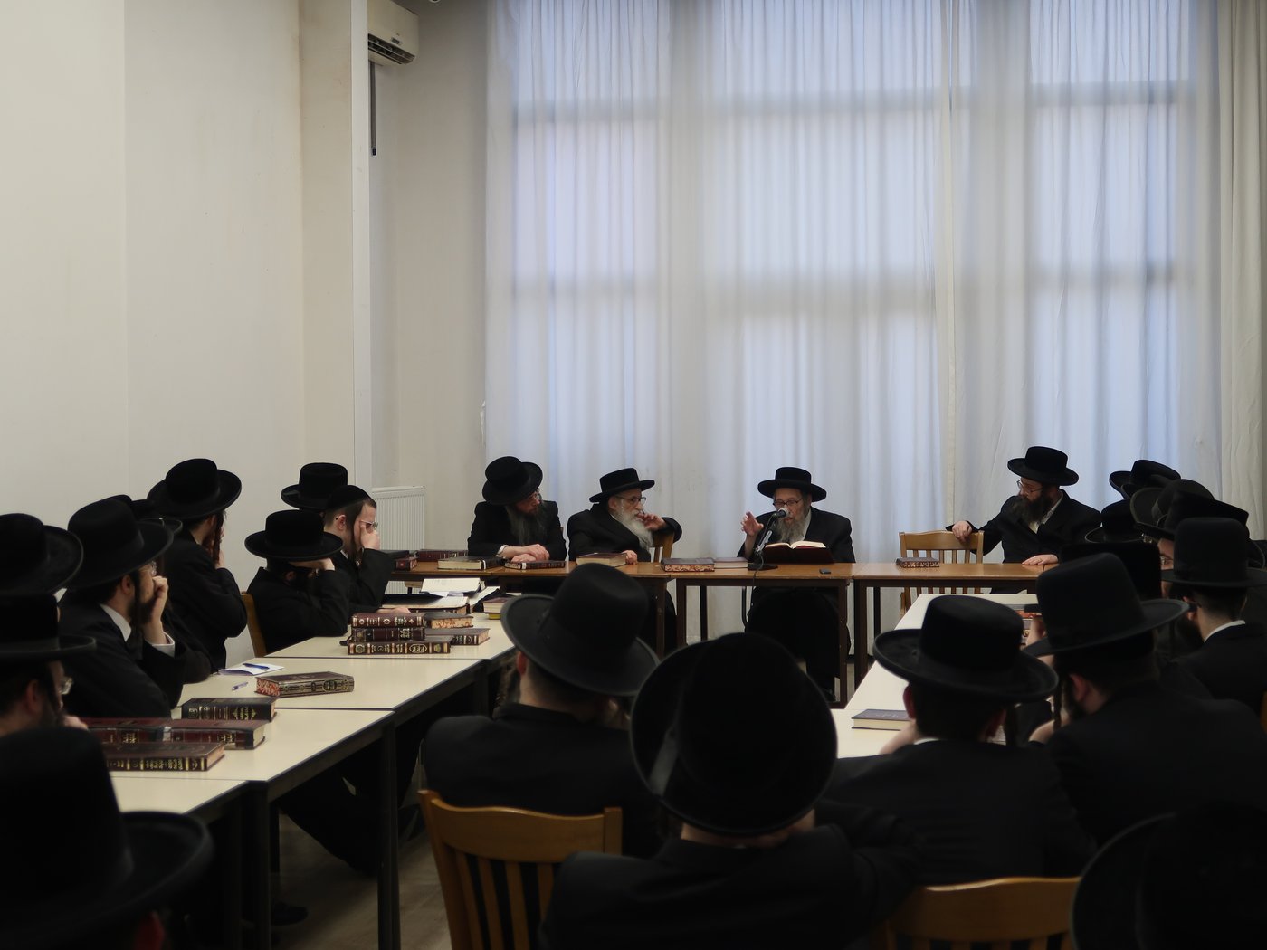  דומ"ץ סאטמר, הגה"צ רבי געציל בערקוביץ בשיעור בכולל