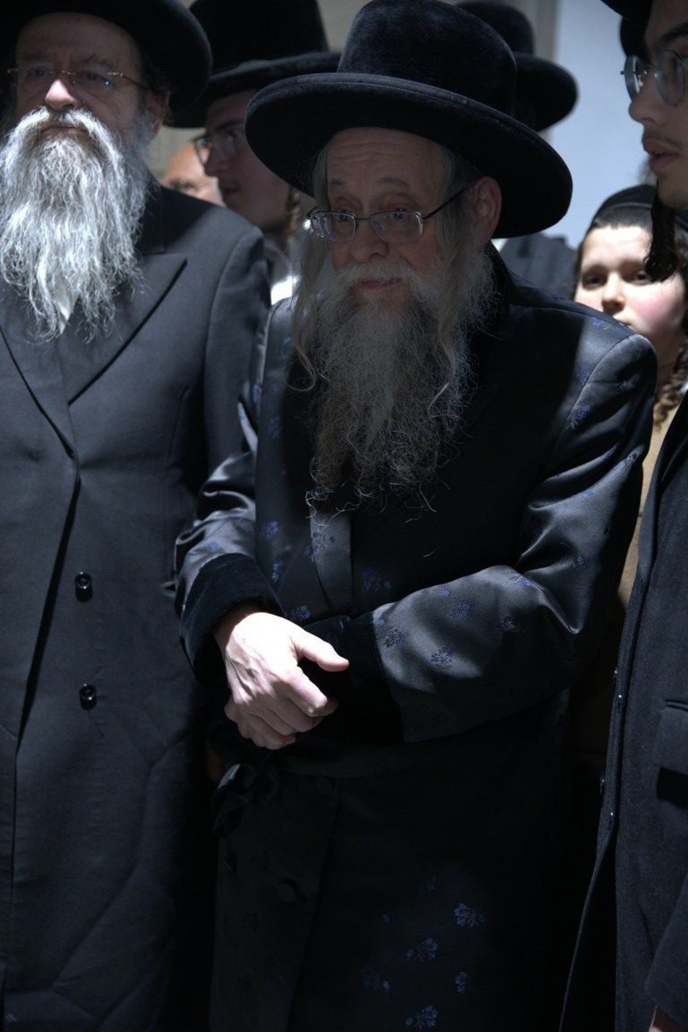 הרה"צ רבי יצחק לעזער באפיית מצות וברכת האילנות