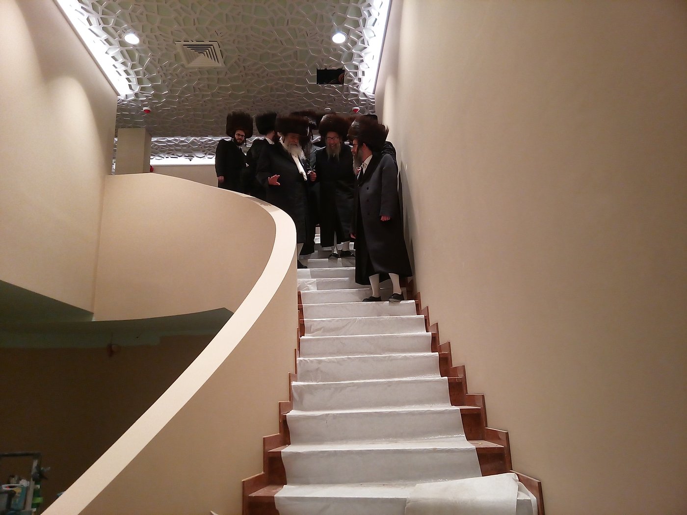  דומ"ץ סאטמר, הגה"צ רבי געציל בערקוביץ בסיור במקווה באנטווערפן