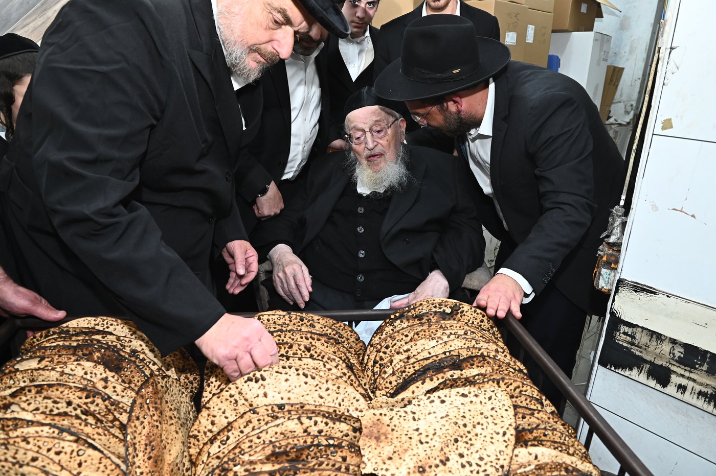 הגרמ"צ ברגמן באפיית מצות