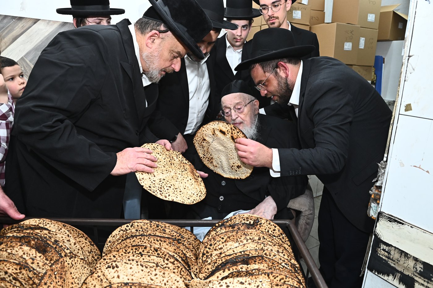 הגרמ"צ ברגמן באפיית מצות