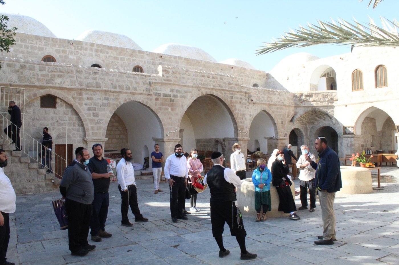 נבי מוסא במדבר יהודה - בסיור שאורגן בידי כותב השורות ישראל שפירא לפני מספר שנים. את הסיור העביר מורה הדרך שניר מנחם