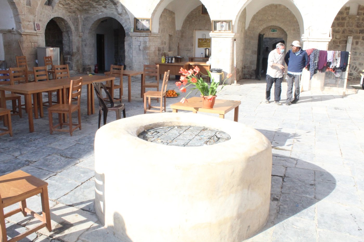 נבי מוסא במדבר יהודה - בסיור שאורגן בידי כותב השורות ישראל שפירא לפני מספר שנים. את הסיור העביר מורה הדרך שניר מנחם