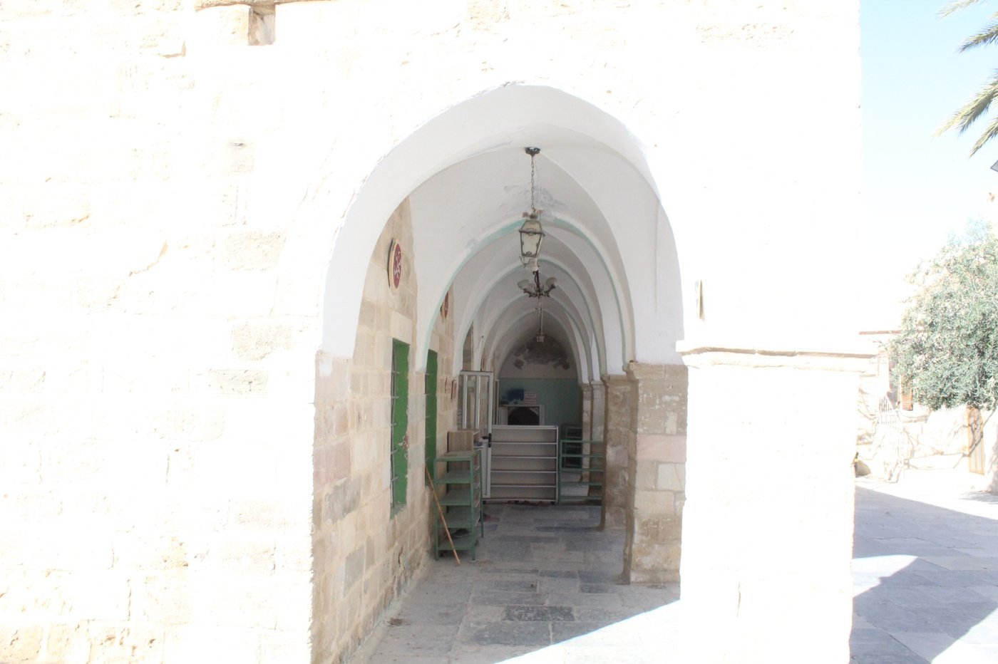 נבי מוסא במדבר יהודה - בסיור שאורגן בידי כותב השורות ישראל שפירא לפני מספר שנים. את הסיור העביר מורה הדרך שניר מנחם