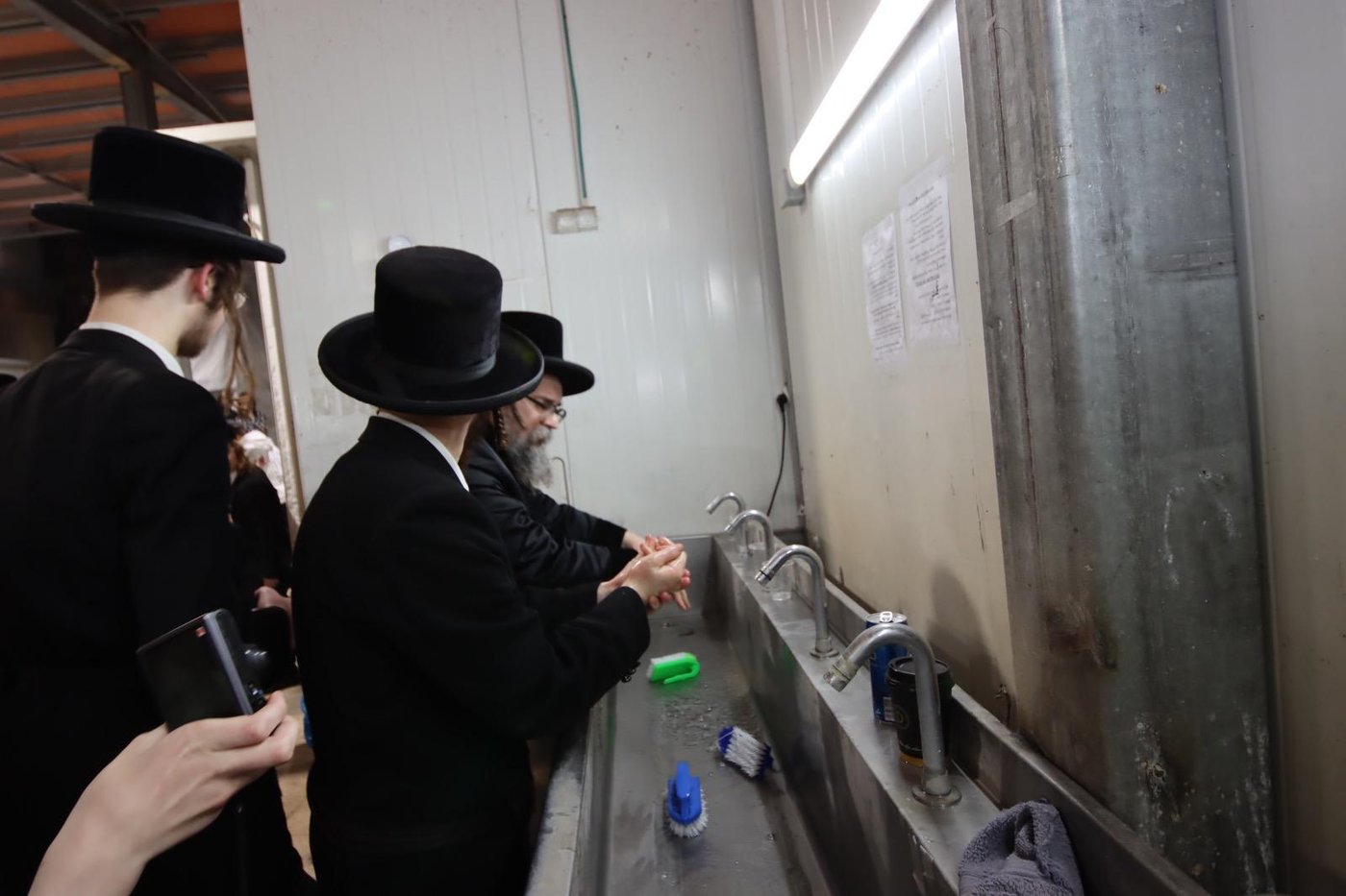 האדמו"ר מסקולען ירושלים באפיית מצות