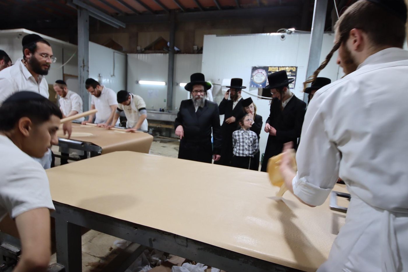 האדמו"ר מסקולען ירושלים באפיית מצות