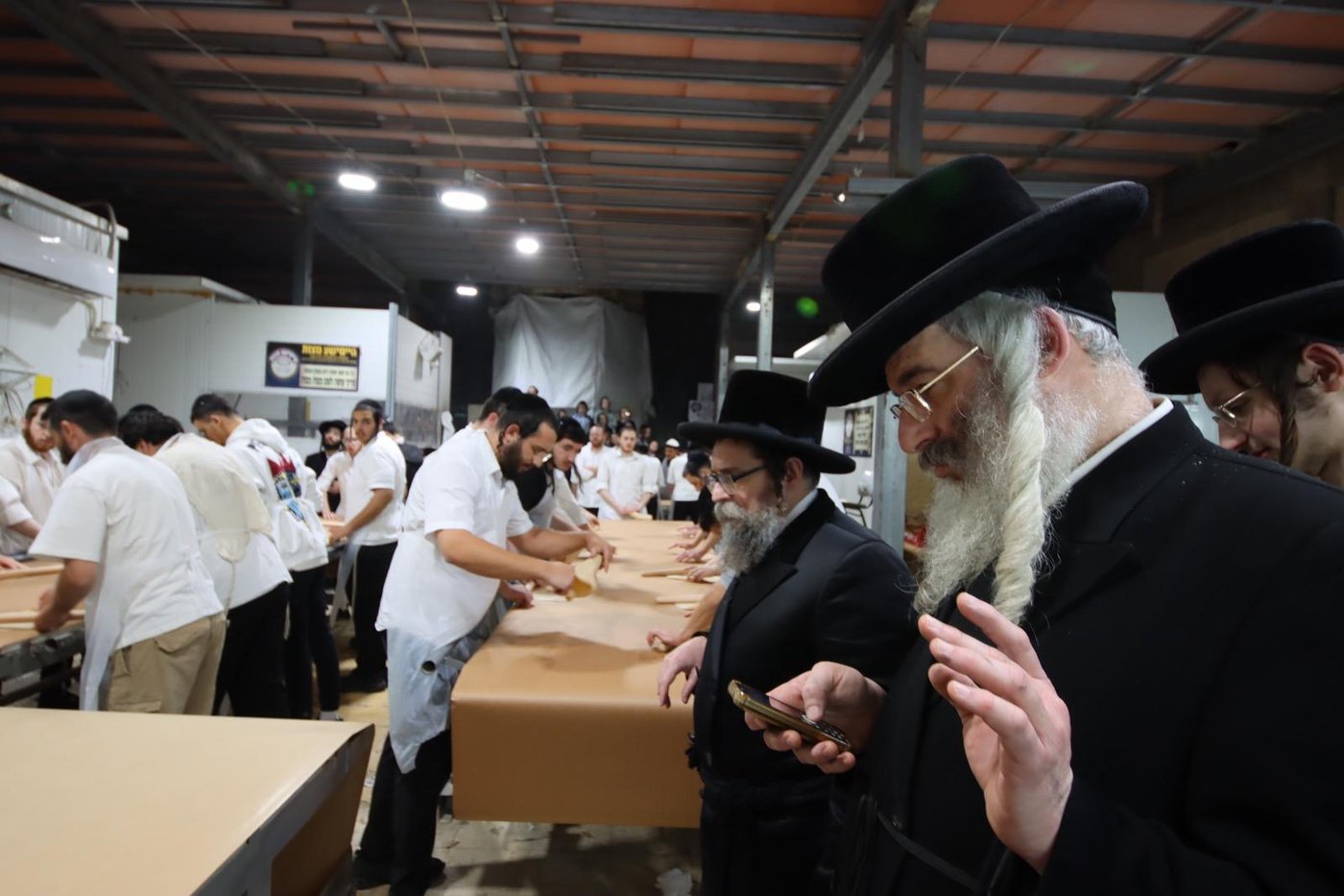 האדמו"ר מסקולען ירושלים באפיית מצות