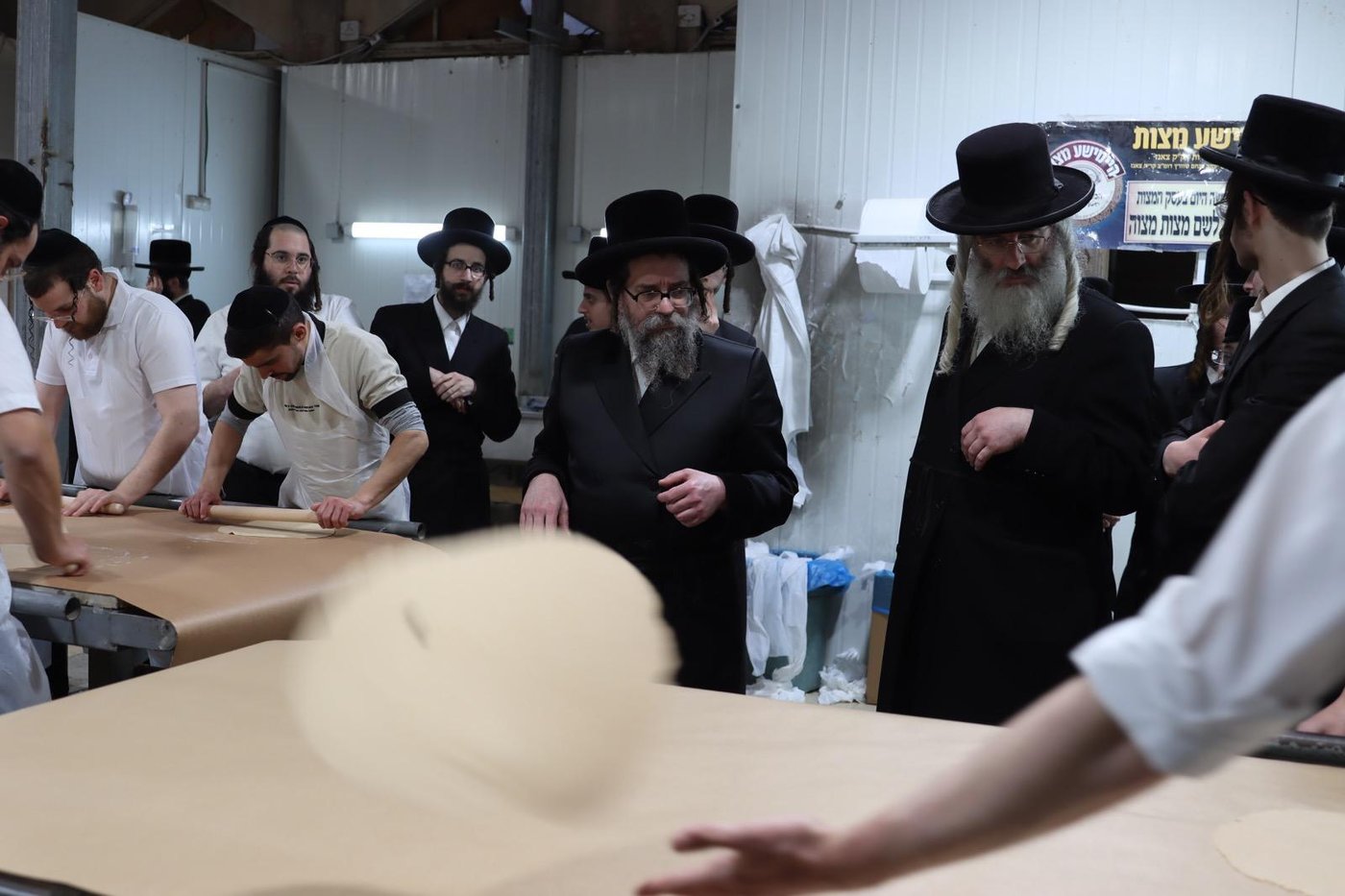 האדמו"ר מסקולען ירושלים באפיית מצות