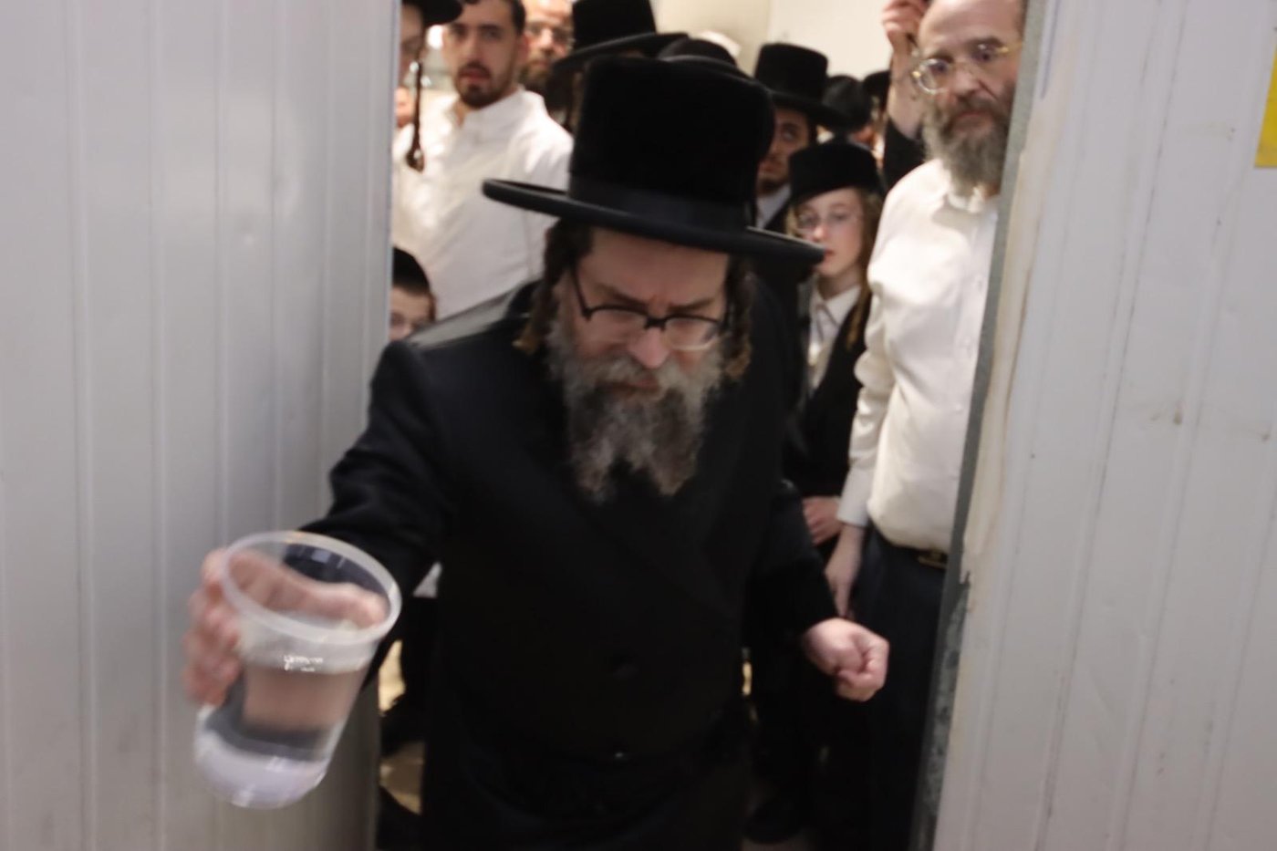 האדמו"ר מסקולען ירושלים באפיית מצות