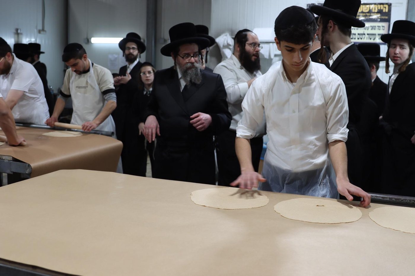 האדמו"ר מסקולען ירושלים באפיית מצות