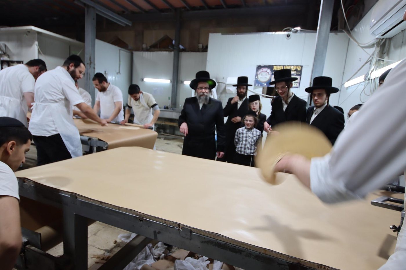 האדמו"ר מסקולען ירושלים באפיית מצות