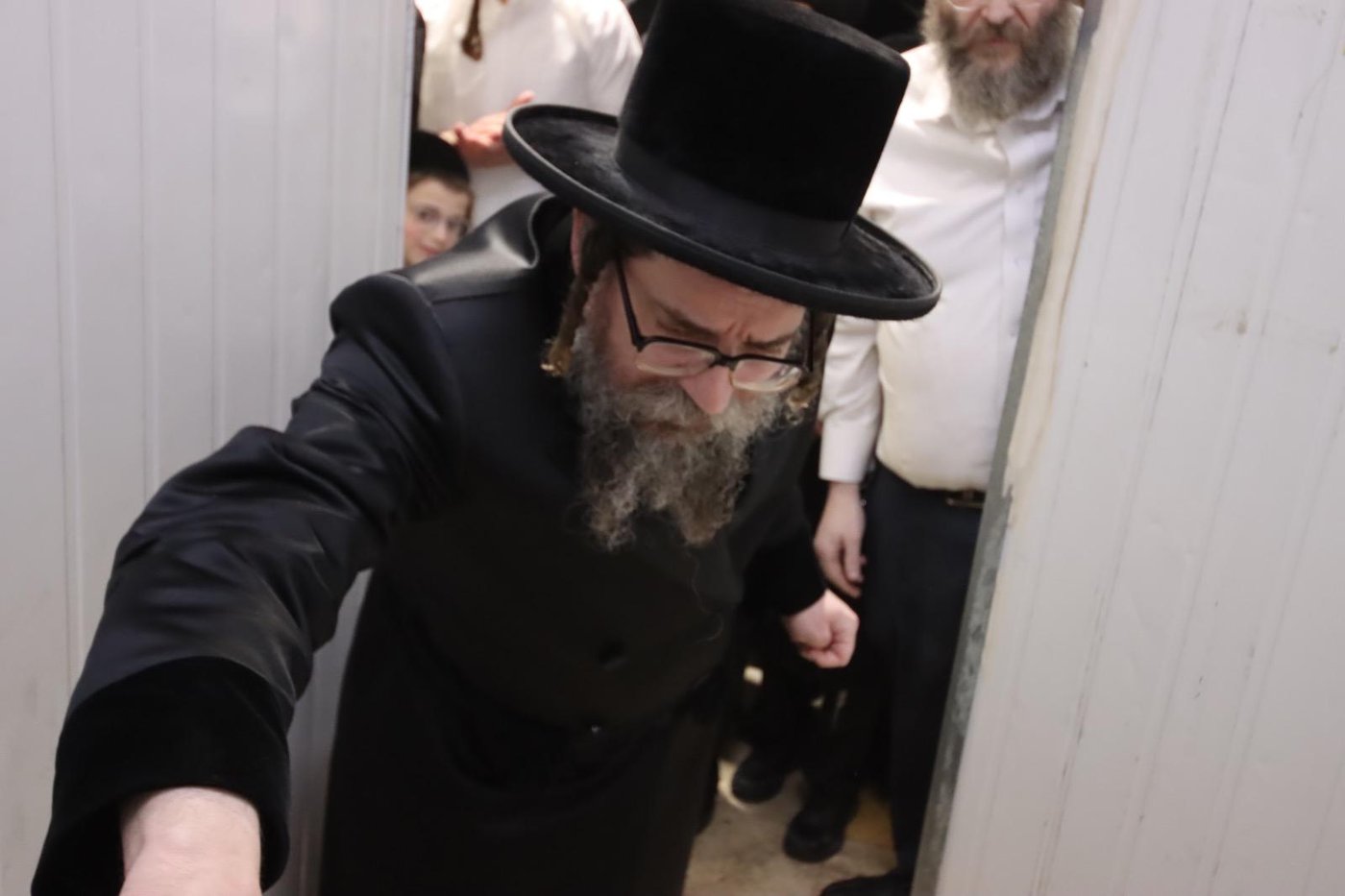 האדמו"ר מסקולען ירושלים באפיית מצות