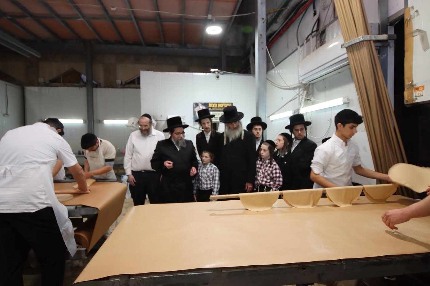 האדמו"ר מסקולען ירושלים באפיית מצות