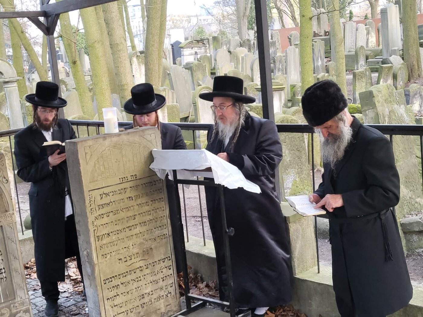 האדמו"ר מביאלה ב"ב במסע הקודש לפולין