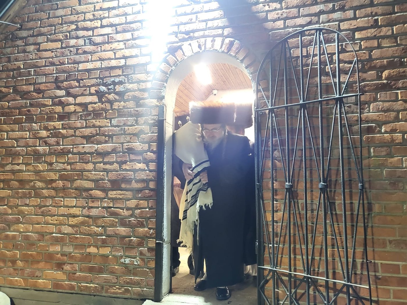 האדמו"ר מביאלה ב"ב במסע הקודש לפולין