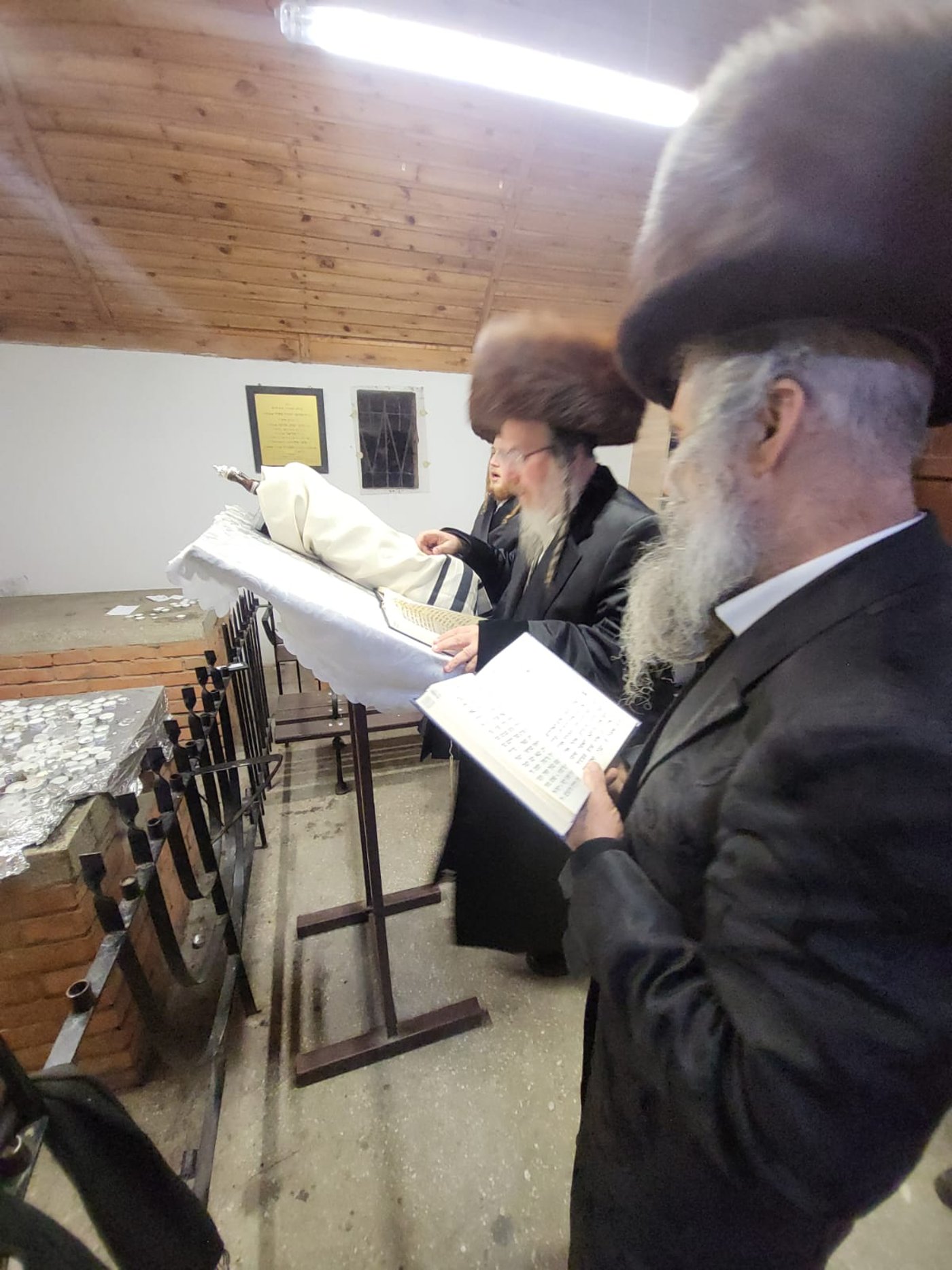 האדמו"ר מביאלה ב"ב במסע הקודש לפולין