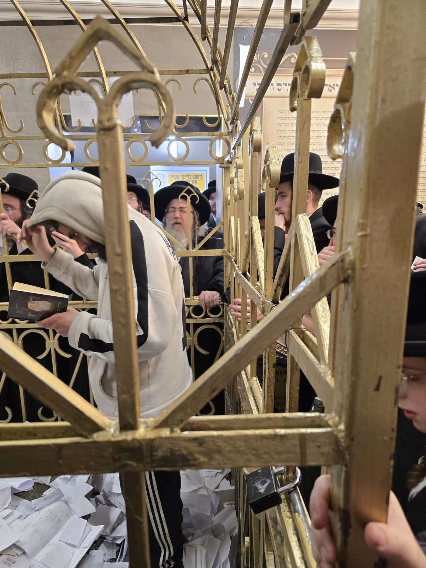 האדמו"ר מביאלה ב"ב במסע הקודש לפולין