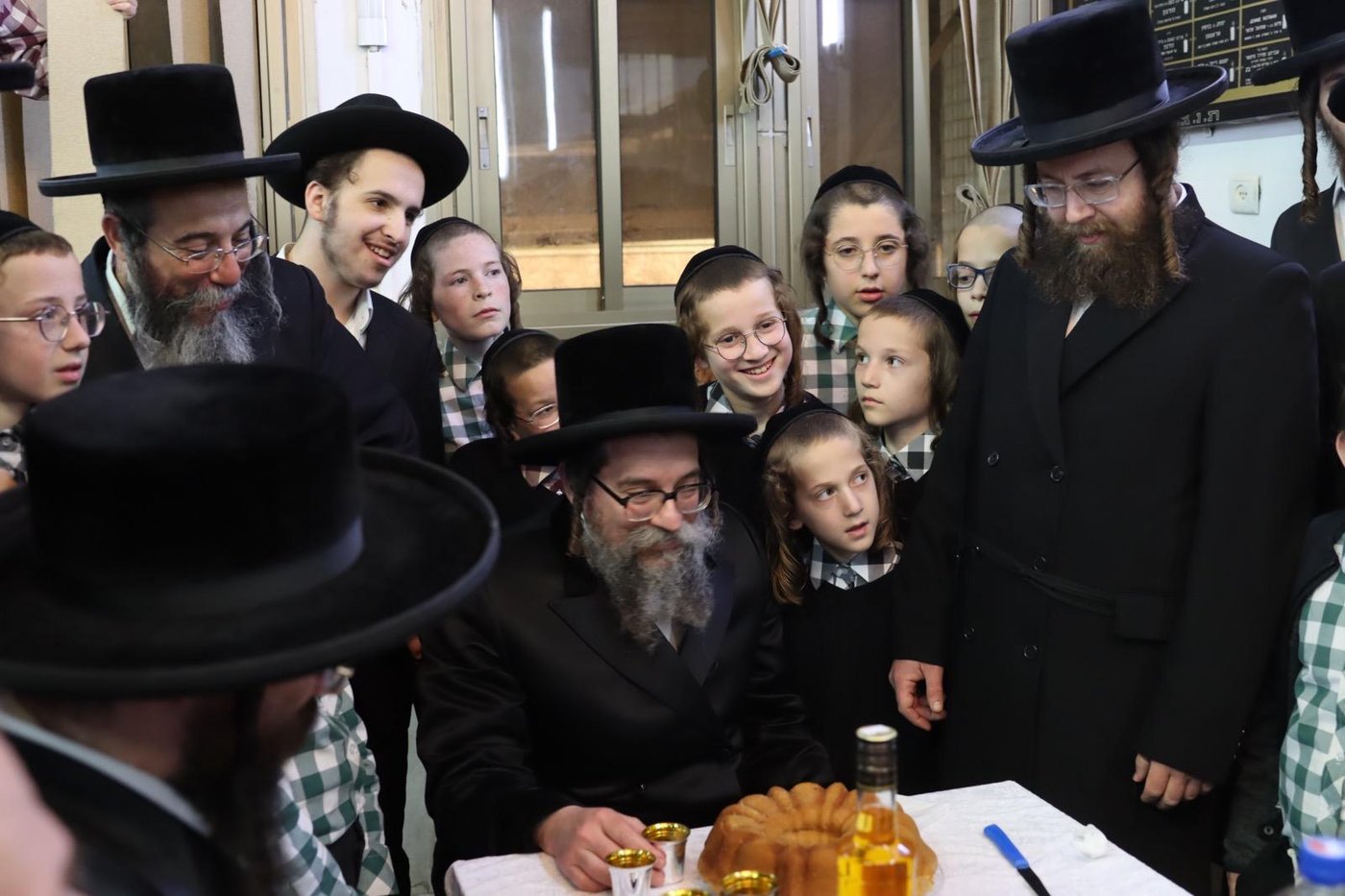 האדמו"ר מסקולען ירושלים בביקור אצל הרה"ח ר' אהרן קליינמן