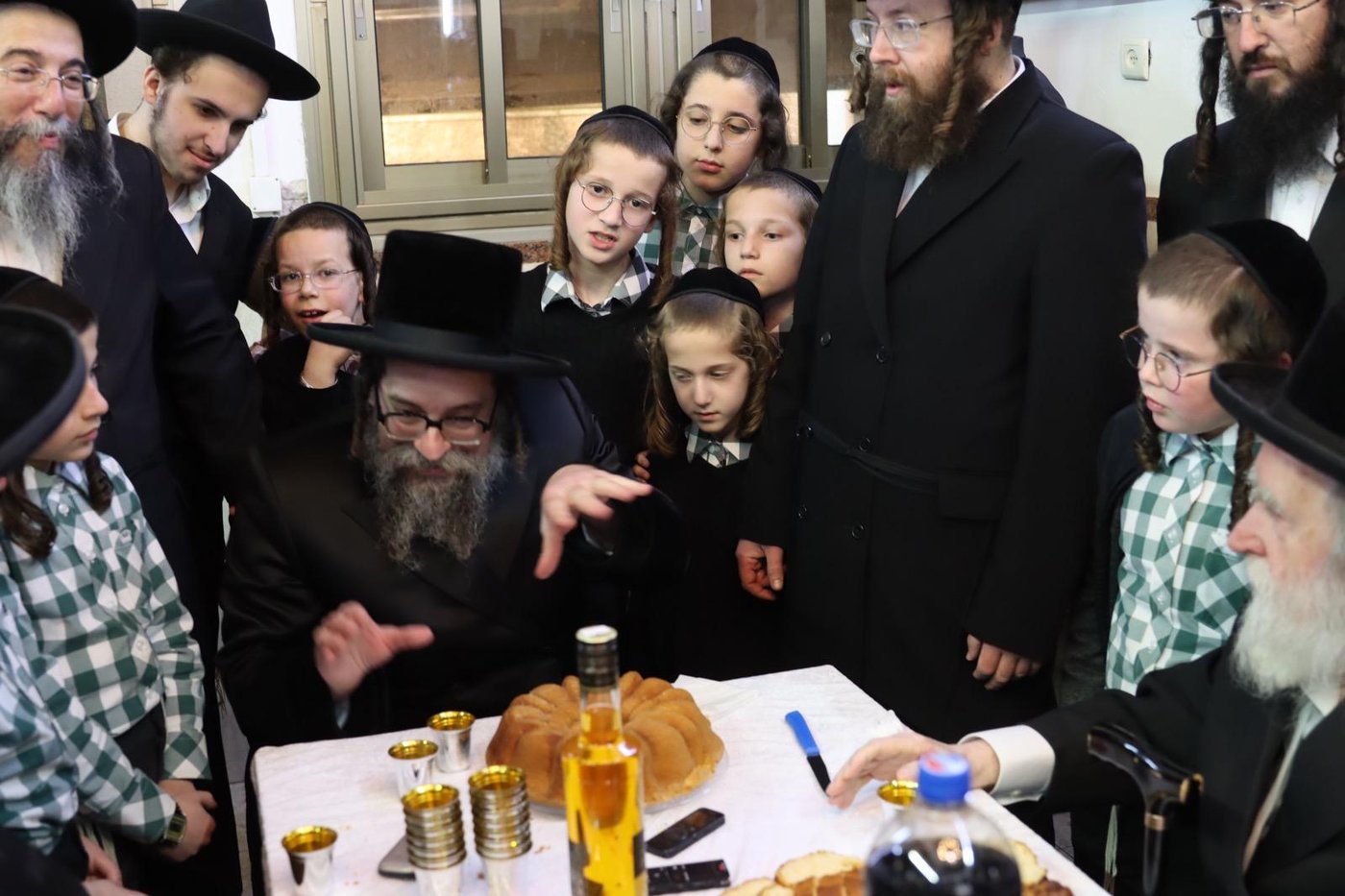 האדמו"ר מסקולען ירושלים בביקור אצל הרה"ח ר' אהרן קליינמן