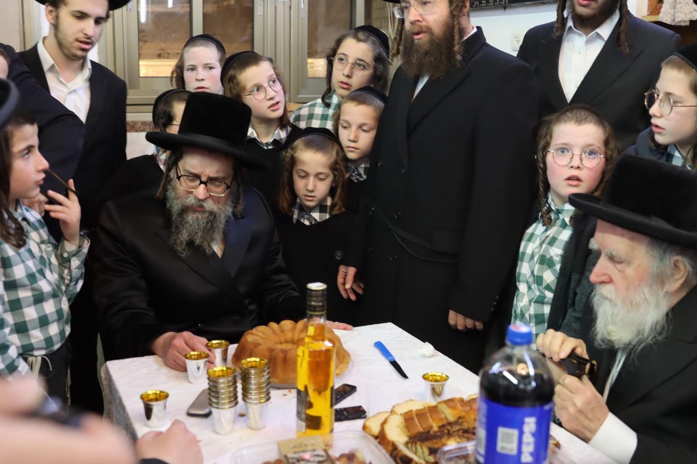 האדמו"ר מסקולען ירושלים בביקור אצל הרה"ח ר' אהרן קליינמן