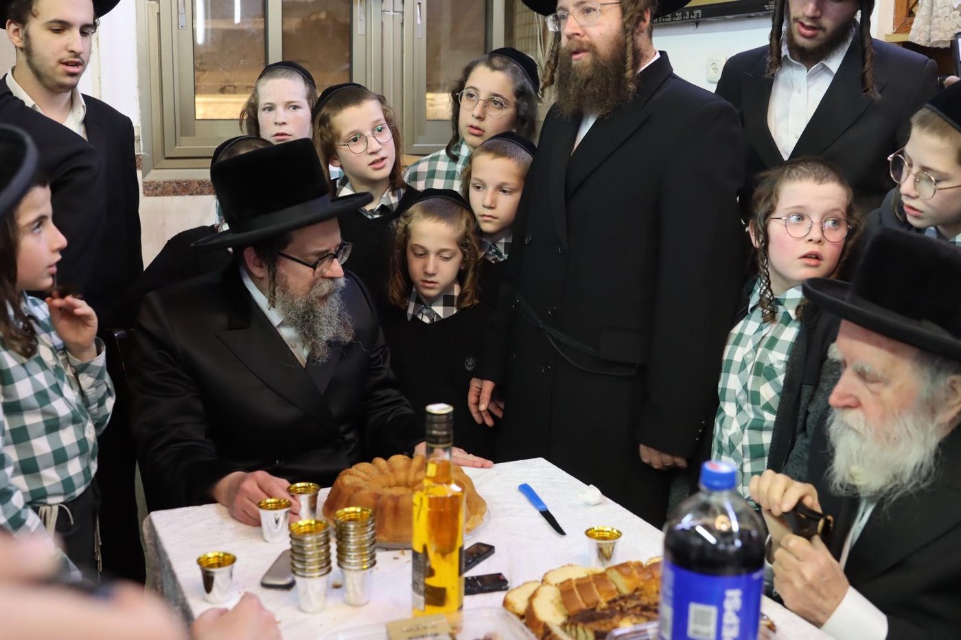 האדמו"ר מסקולען ירושלים בביקור אצל הרה"ח ר' אהרן קליינמן