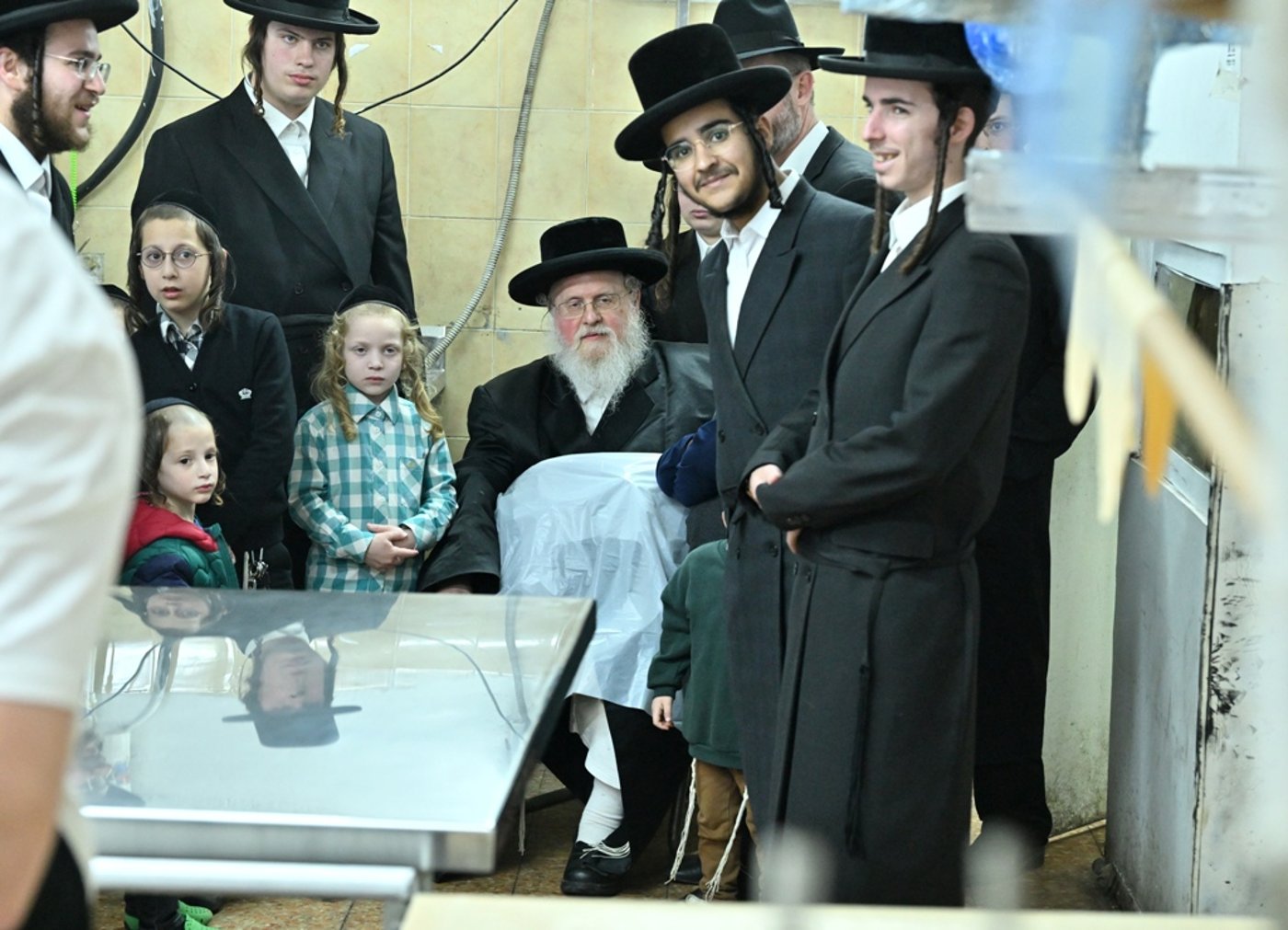 האדמו"ר מסאסוב באפיית מצות