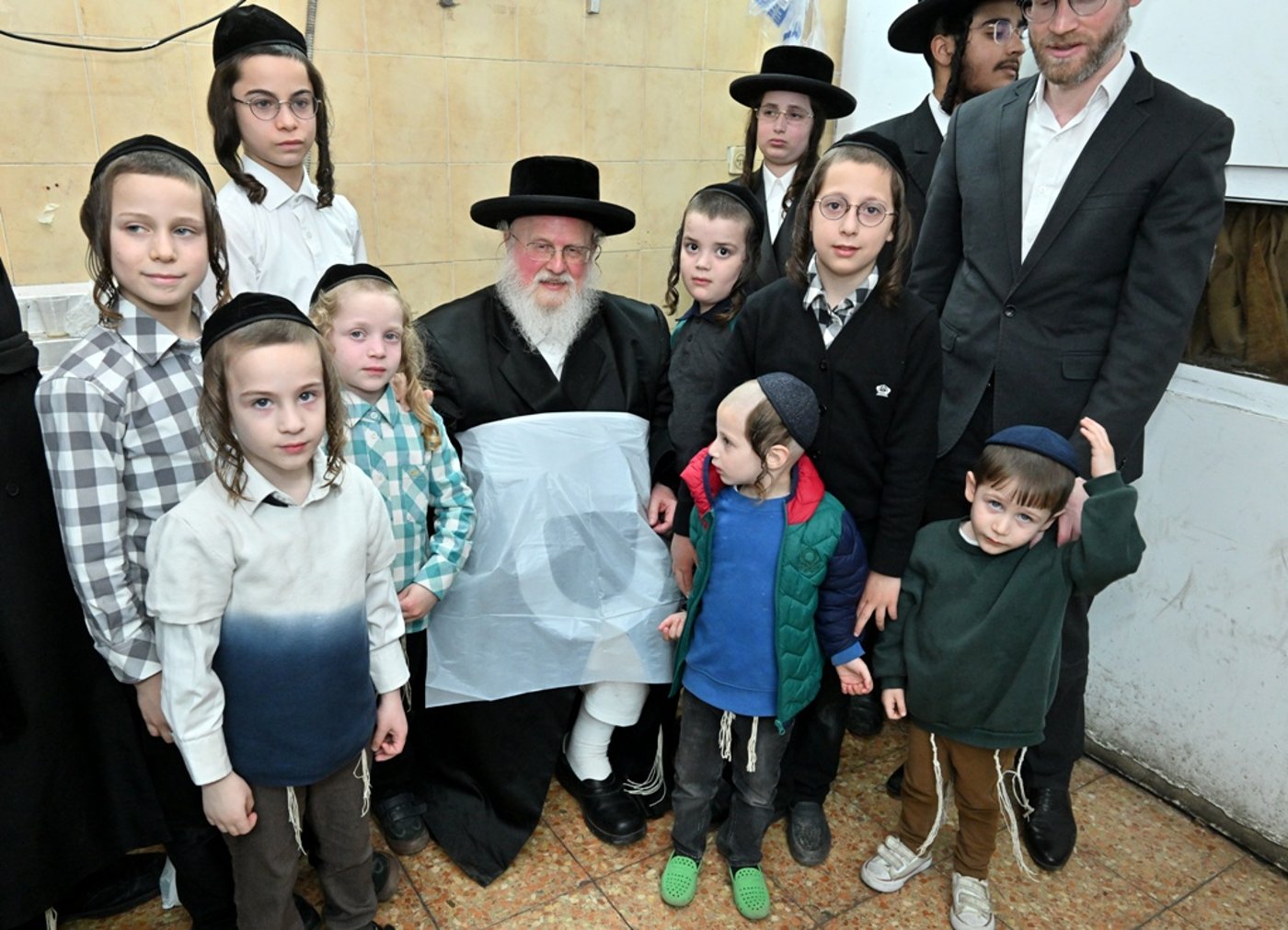 האדמו"ר מסאסוב באפיית מצות