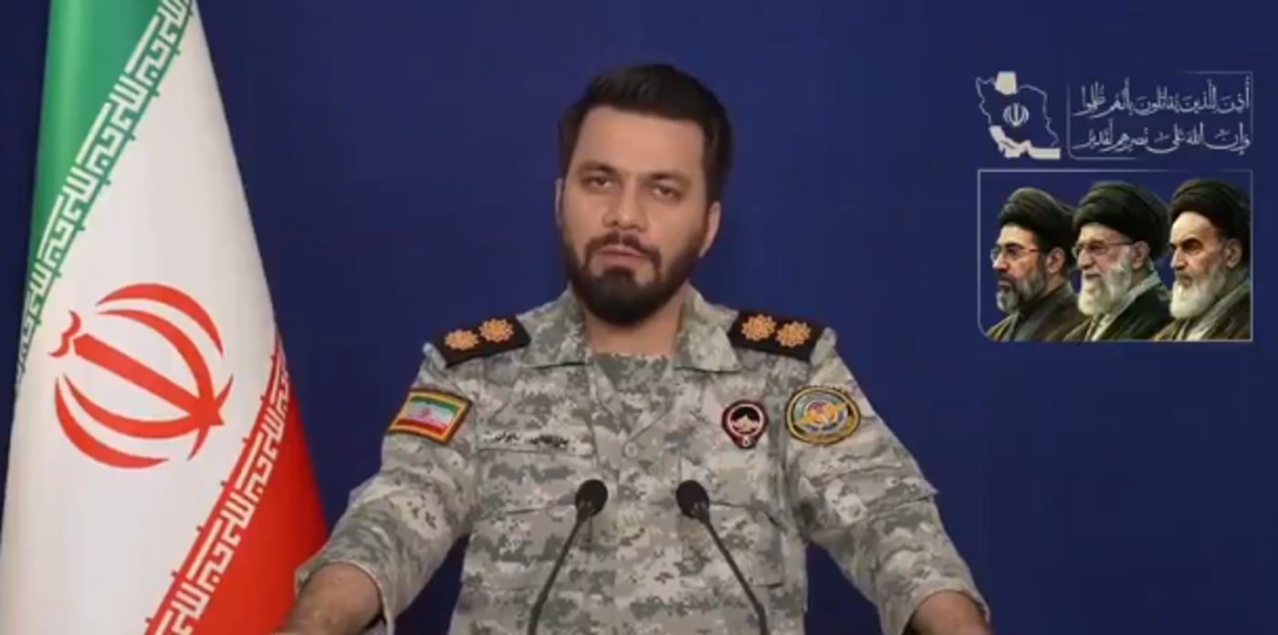 איראן לועגת לטראמפ: "הוא הגיע למצב שהוא מנהל משא ומתן עם עצמו"