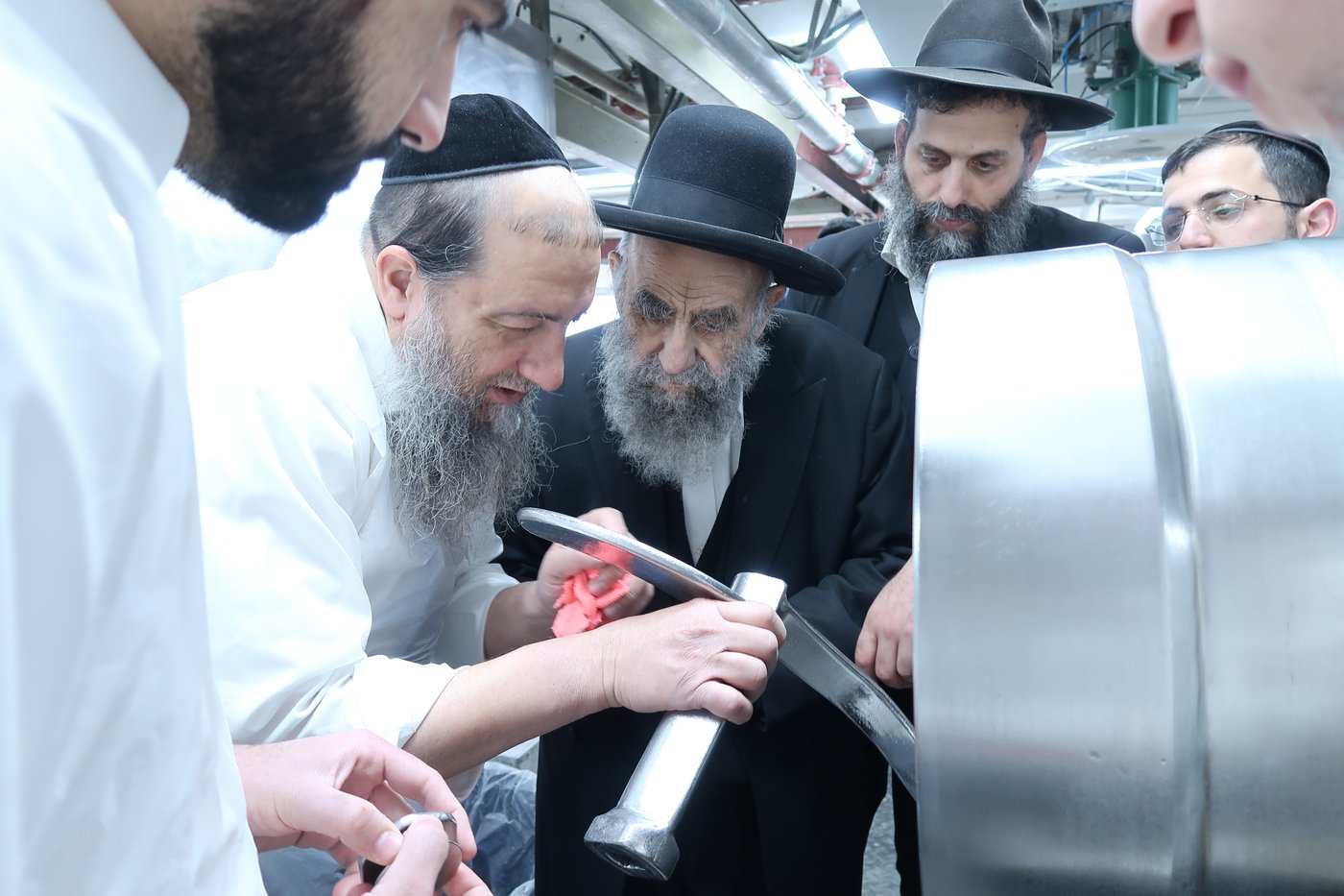 חכם משה צדקה באפיית מצות