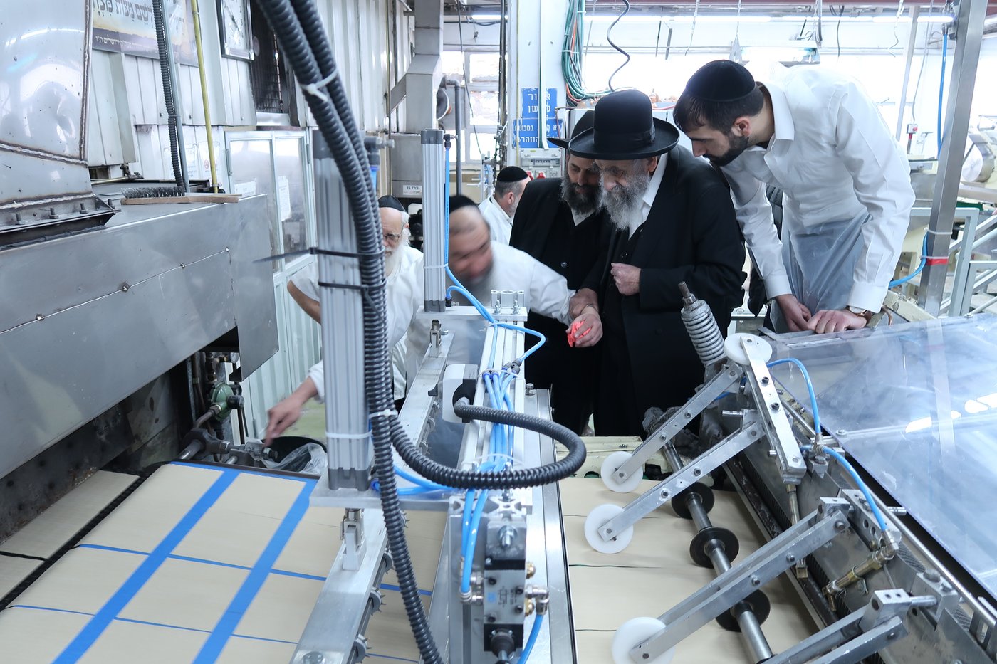 חכם משה צדקה באפיית מצות