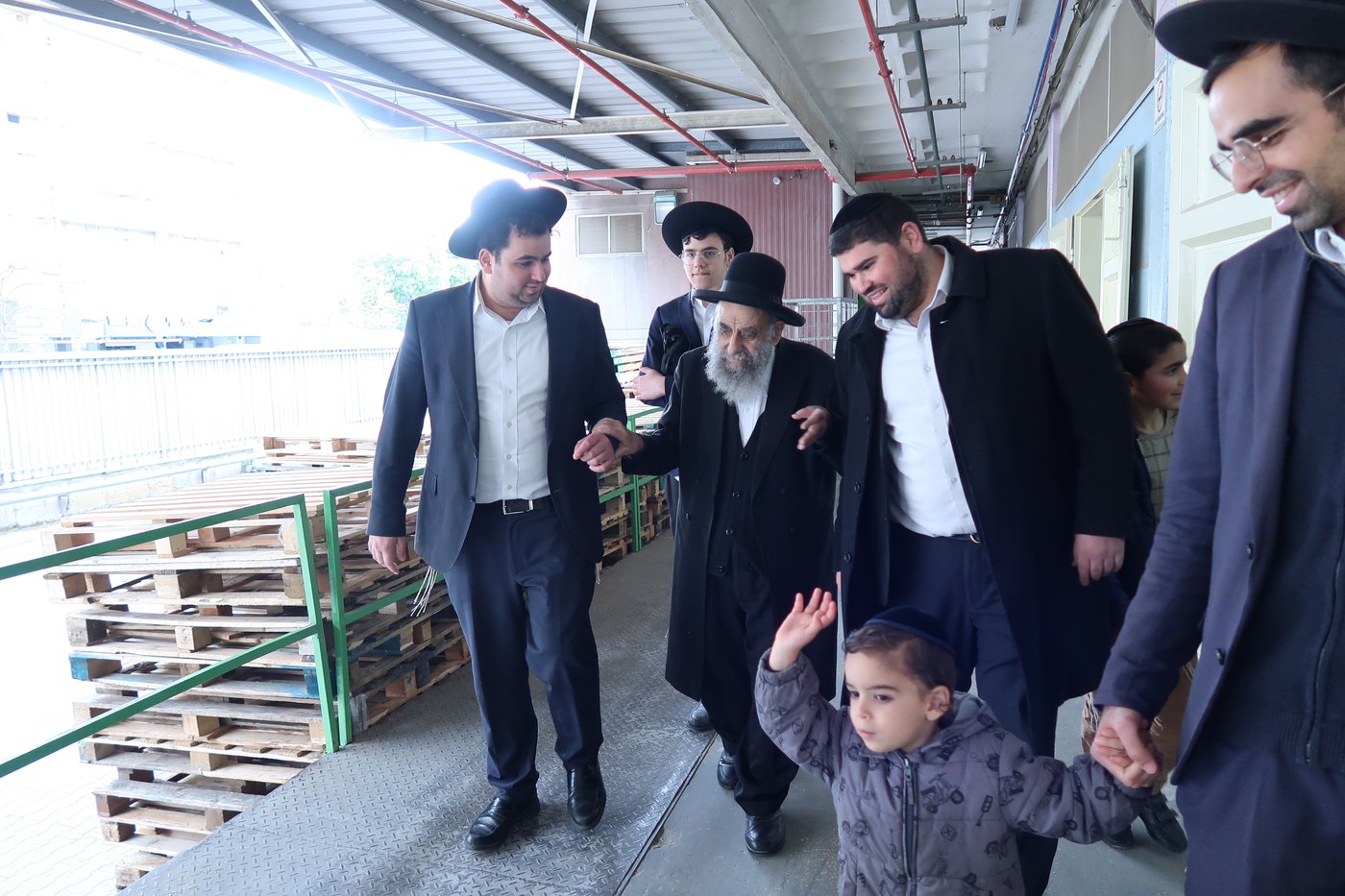 חכם משה צדקה באפיית מצות