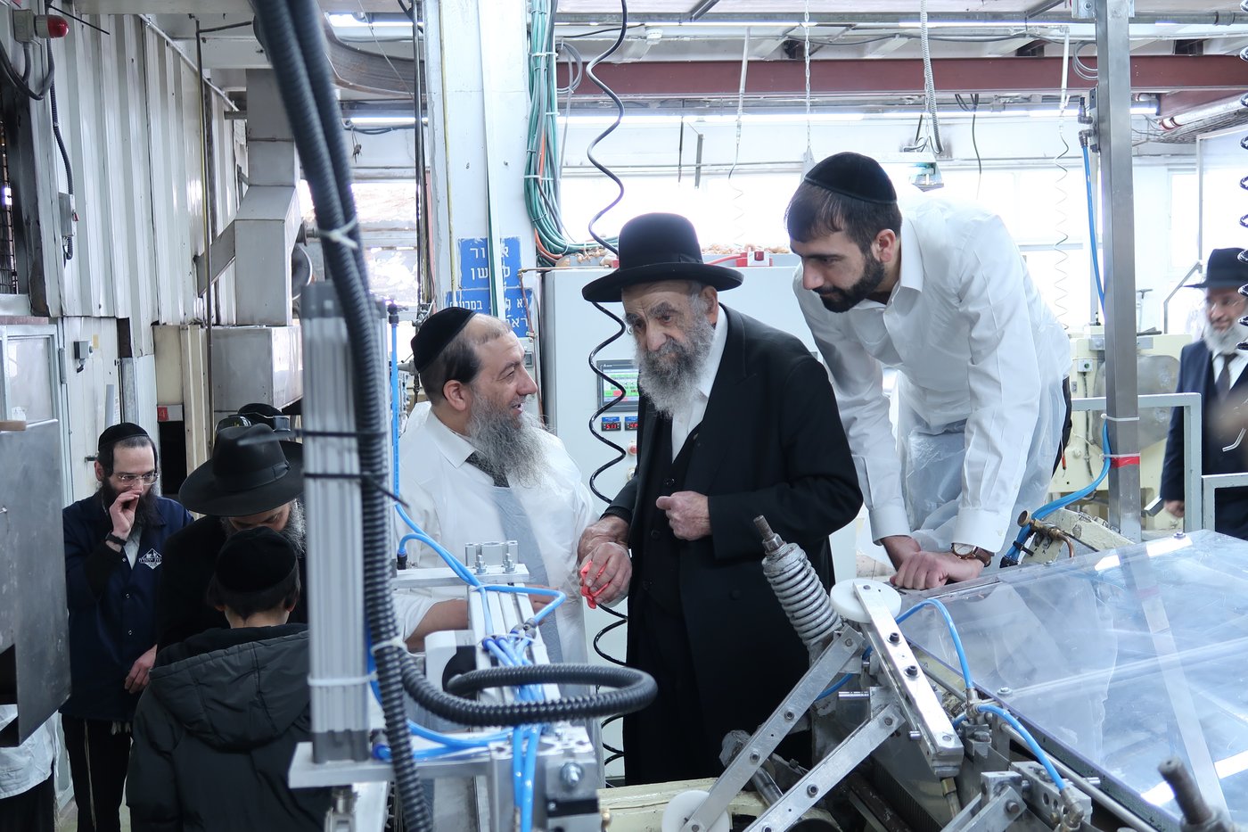 חכם משה צדקה באפיית מצות