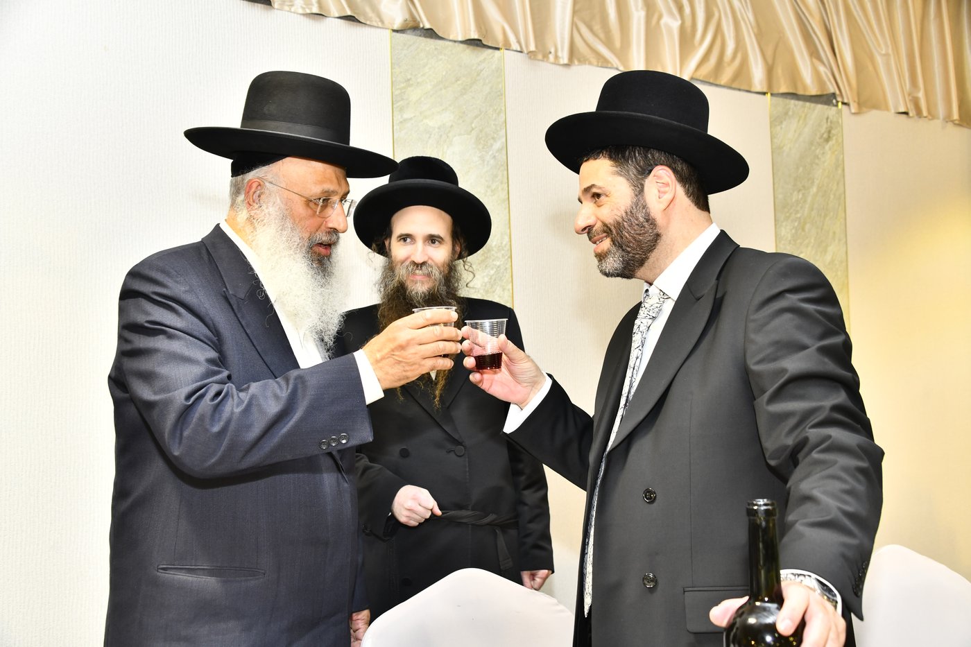 שמחת נישואי בתו של מנחם שפירא