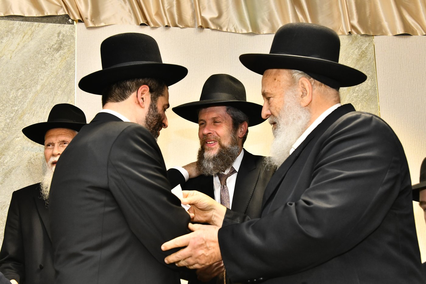 שמחת נישואי בתו של מנחם שפירא