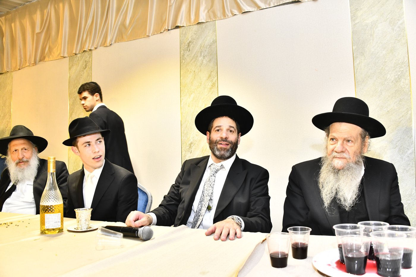 שמחת נישואי בתו של מנחם שפירא