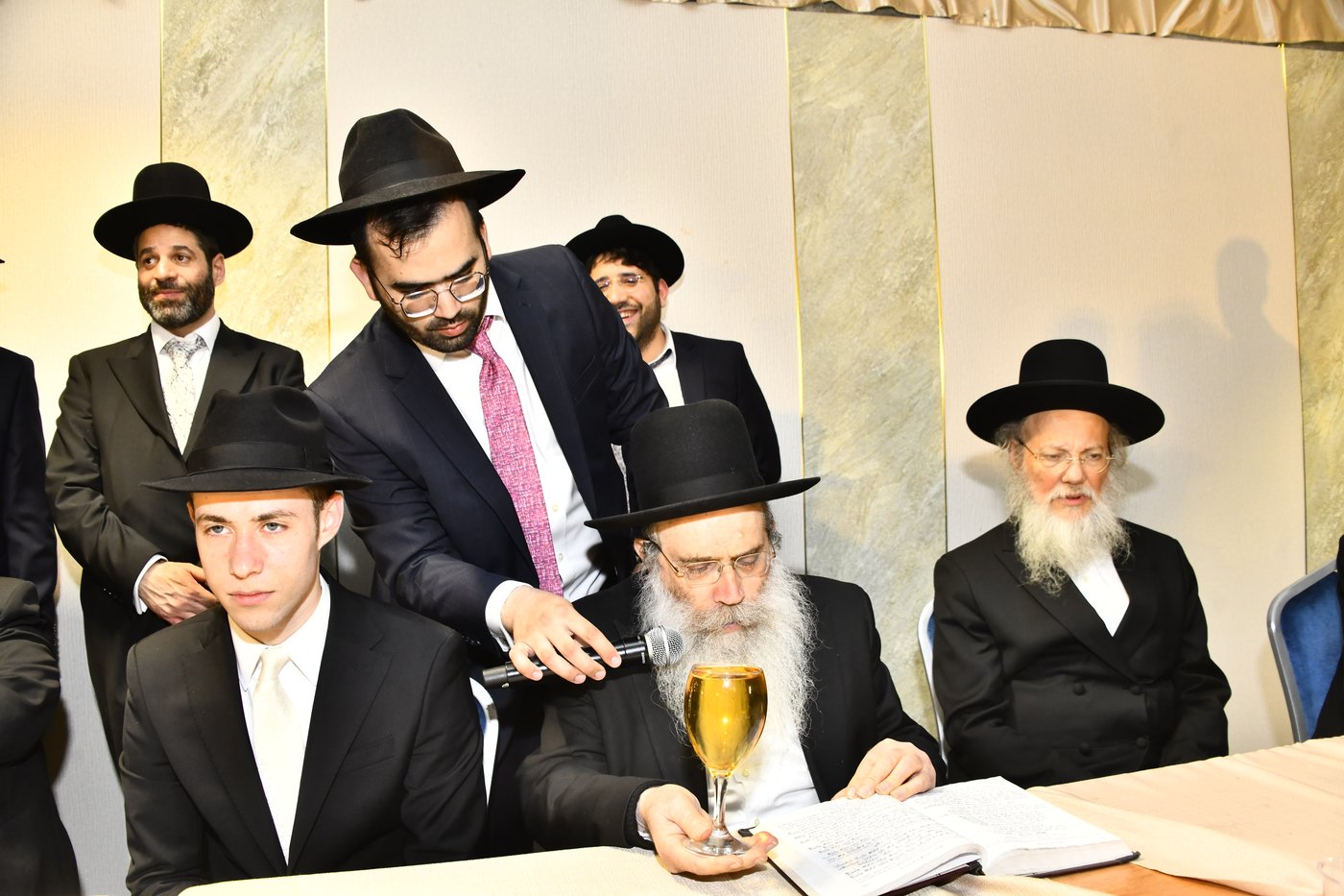 שמחת נישואי בתו של מנחם שפירא